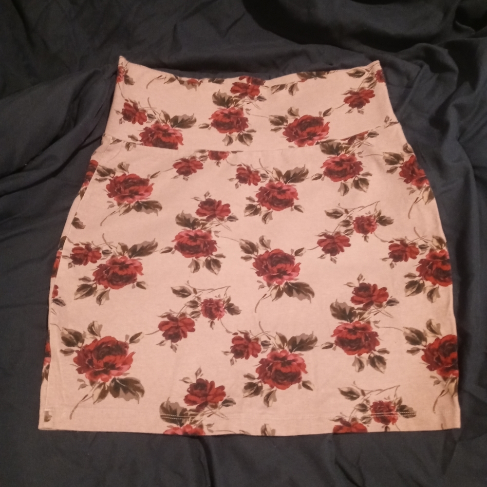 Floral mini bodicon skirt NWOT